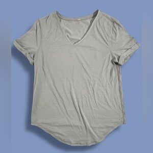 Women’s Lululemon BFT Boyfriend Short Sleeve Vneck T-Shirt Size Medium